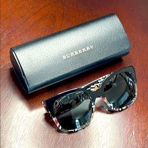 Burberry Sunglasses Woman’s Black and Plaid